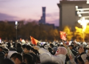 新闻8点见丨你好2025！5.1万人齐聚天安门看升旗