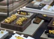 “卖疯了”？！金价猛涨，黄金店铺延迟放假，黄金手机贴成新宠