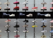 耐克困境仍在，转型计划或现成效