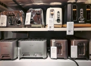 没人逛的家电大卖场，等来救兵