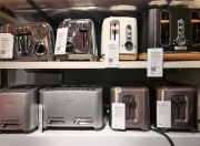 没人逛的家电大卖场，等来救兵