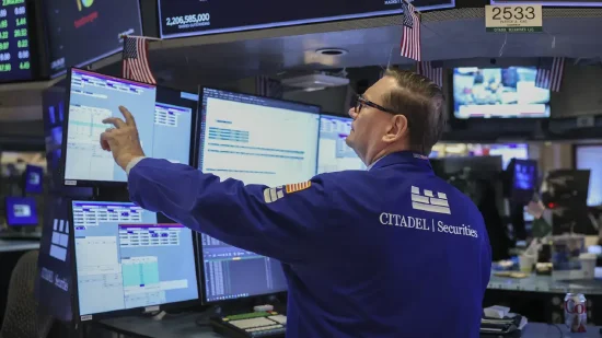 午盘：美股继续下滑 科技与金融股领跌 第1张